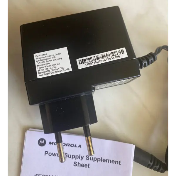 Зарядний пристрій для радіостанцій Motorola DP / XPR / APX — мережевий зарядник 220 В з індикатором