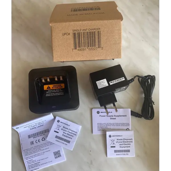 Зарядний пристрій для радіостанцій Motorola DP / XPR / APX — мережевий зарядник 220 В з індикатором