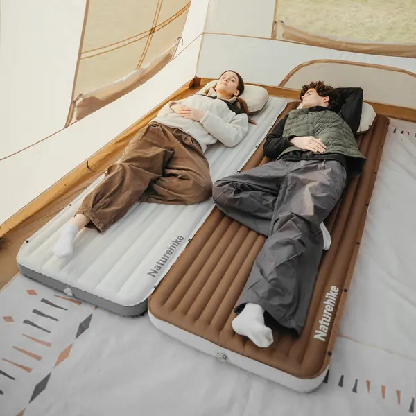 Naturehike CNK2450WS035 single inflatable mattress, 95 mm, with built-in pump, brown Naturehike CNK2450WS035 single inflatable mattress, 95 mm, with built-in pump, brown