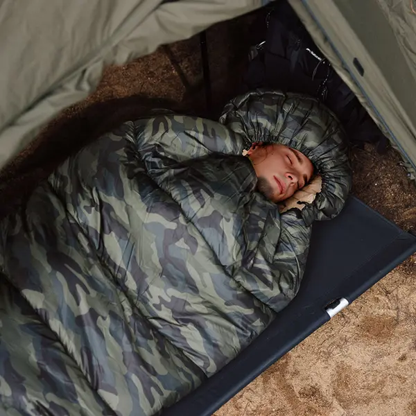 Спальный мешок с капюшоном Naturehike M320 CNK2350WS023, зеленый камуфляж, правый