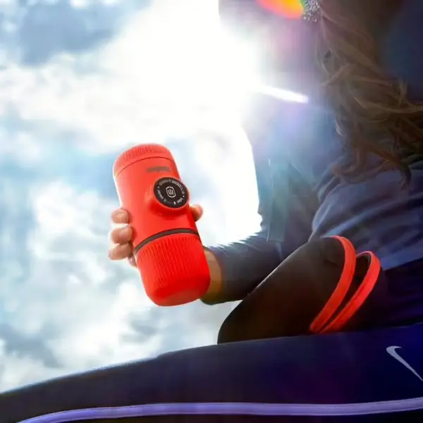 Портативна еспресо-кавоварка Wacaco Nanopresso червона з чохлом, механічна, для меленої кави