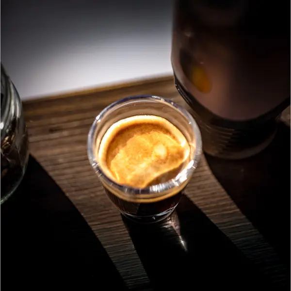 Портативна електрична еспресо-кавоварка Wacaco Pixapresso для меленої кави та капсул, червона