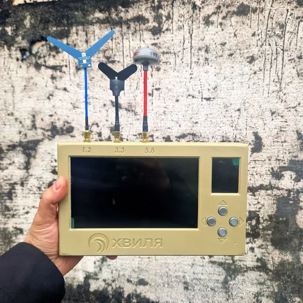 Профессиональный детектор дронов «Волна-3» (1.2 / 3.3 / 5.8 ГГц)