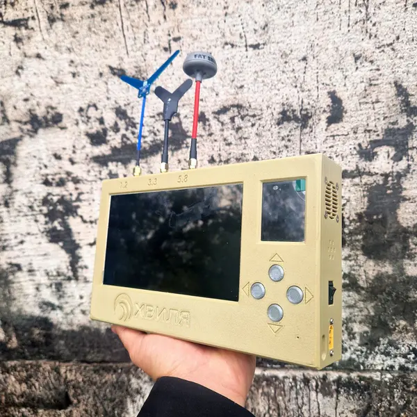 Профессиональный детектор дронов «Волна-3» (1.2 / 3.3 / 5.8 ГГц)