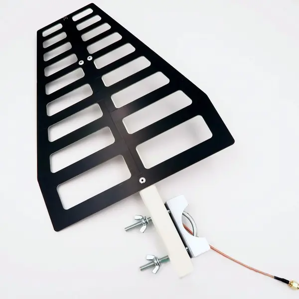 Антена логоперіодична 480-1040 MHz (текстоліт) з кріпленням на мачту