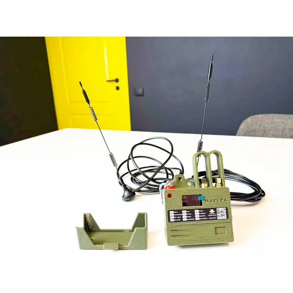 Детектор дронів “Ванільний цукорок” з виносними антенами на магнітах