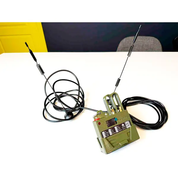 Детектор дронів “Ванільний цукорок” з виносними антенами на магнітах