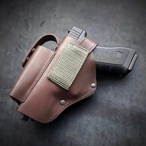 Кожаная кобура поясная под GLOCK 17, коричневая