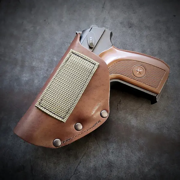 Кобура поясная| скрытого ношения| кожаная (коричневая) на скобе, под ПМ