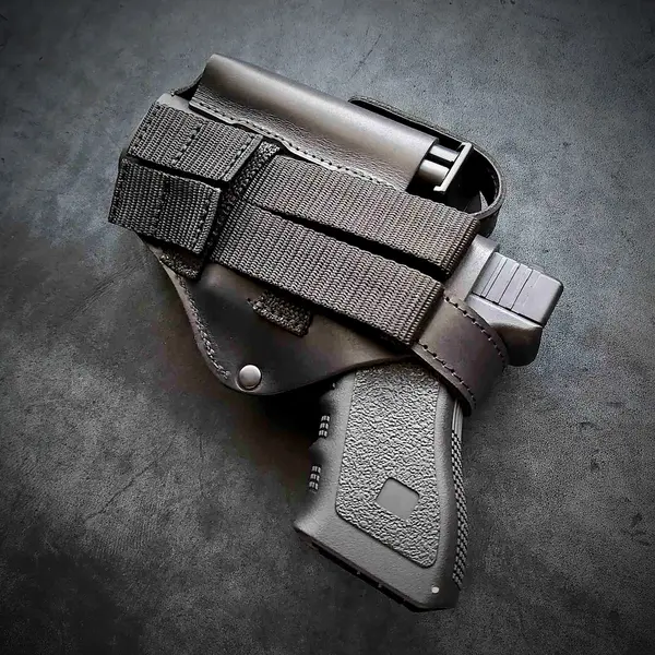 Кожаная кобура под GLOCK 17 на MOLLE, черная