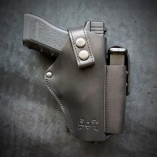 Кожаная кобура под GLOCK 17 на MOLLE, черная