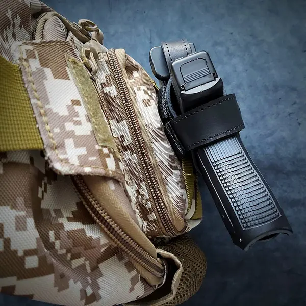 Кожаная кобура под GLOCK 17 на MOLLE, черная