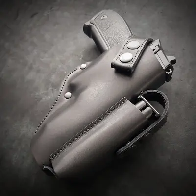 Шкіряна кобура поясна під SIG Sauer P226, чорна на скобі