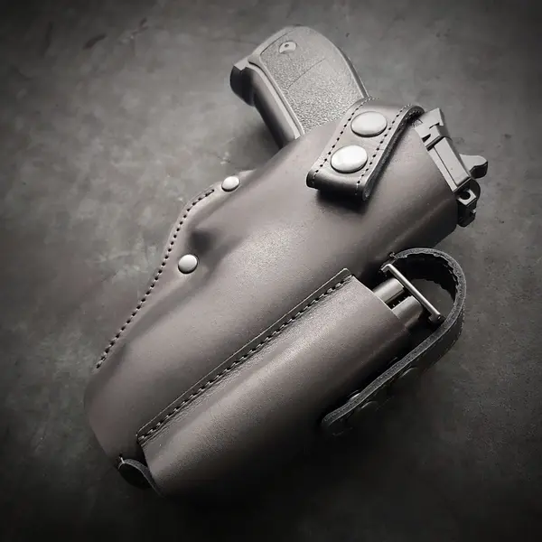 Кожаная кобура поясная под SIG Sauer P226, черная на скобе