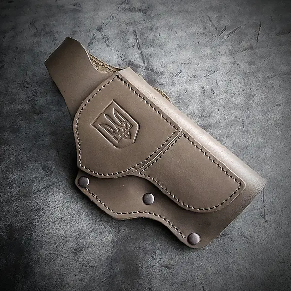 Кожаная кобура поясная под GLOCK 17, олива с тиснением герб Украины