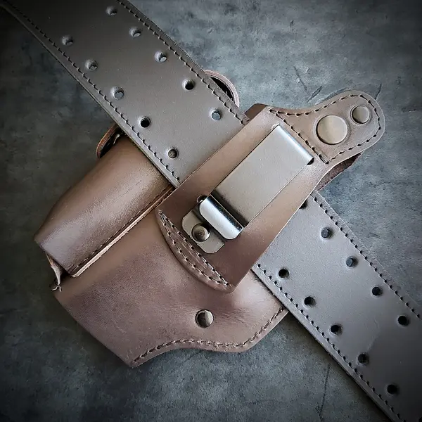 Кожаная кобура поясная под Glock 19| коричневая с гербом Украины