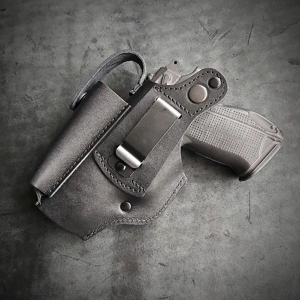 Кожаная кобура поясная под ФОРТ 17 | чёрная| на скобе