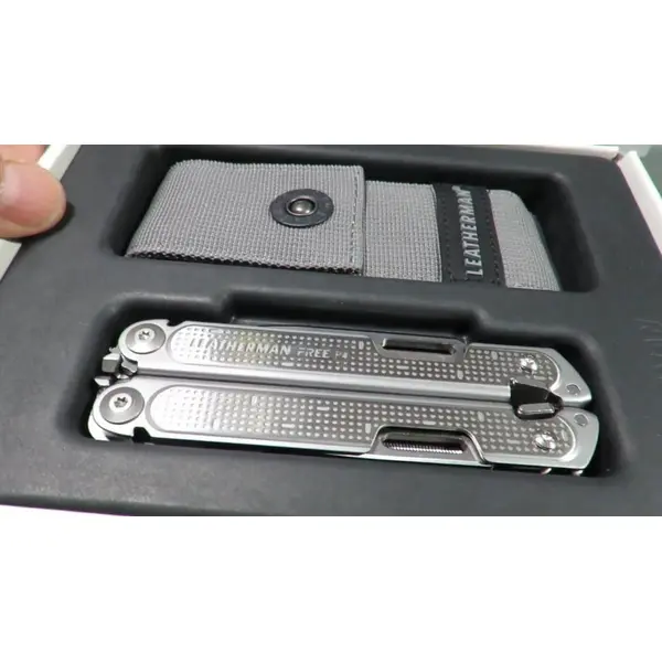 Мультиінструмент Leatherman Free P4, синтетичний чохол, картонна коробка