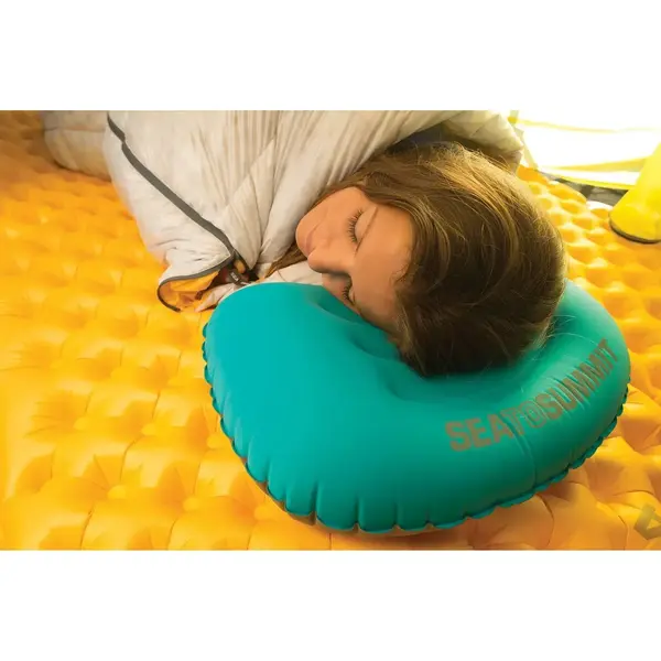 Синя надувна подушка Aeros Ultralight Pillow 12х36х26см