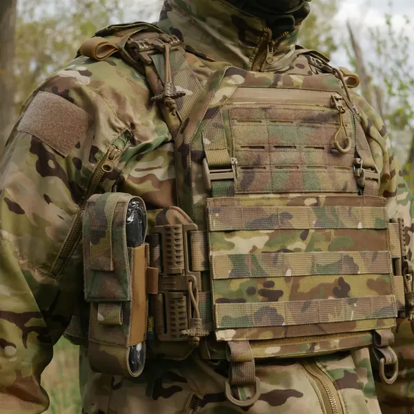 Підсумок під турнікет відкритого типу з кріпленнями для тактичних ножиць та маркера мультикам