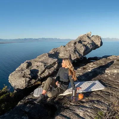 Самонадувний килимок одномісний (185х55х3.5см) Naturehike Light Grey