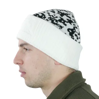 Шапка-балаклава в'язана білий піксель